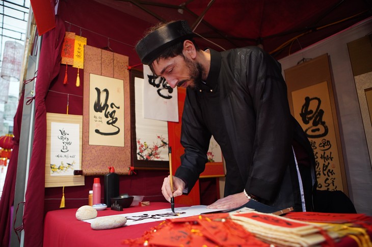 Predestination leads French man to Vietnamese calligraphy
