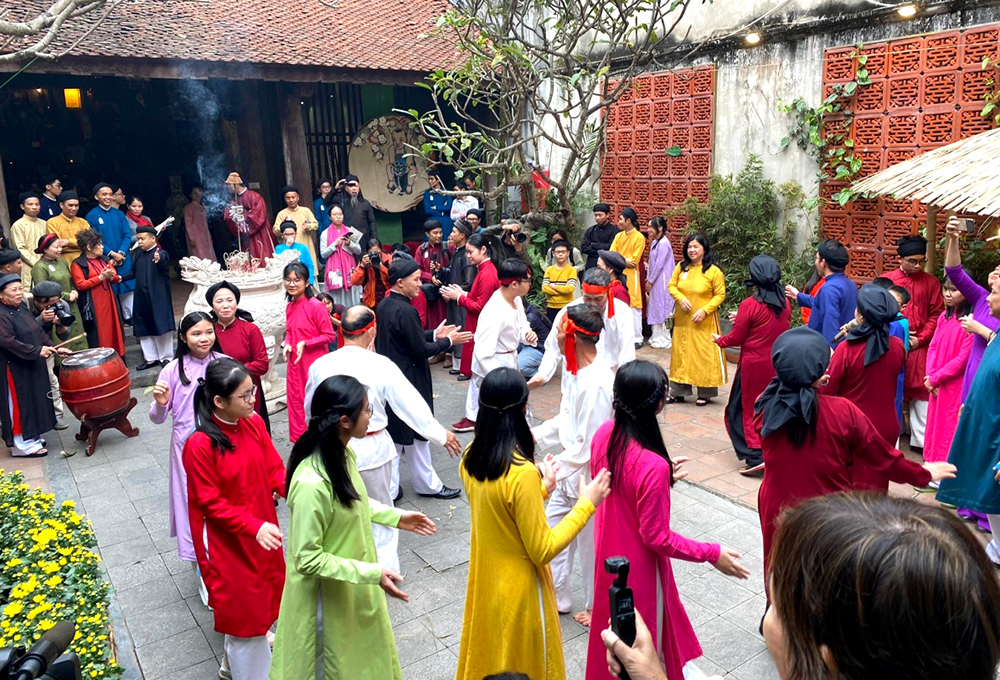 Phu Tho: Advertising the heritage of Xoan singing to international tourists