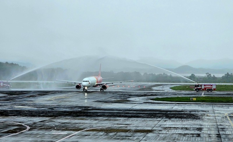 Sân bay Vân Đồn đón chuyến bay đầu tiên đến từ Cần Thơ