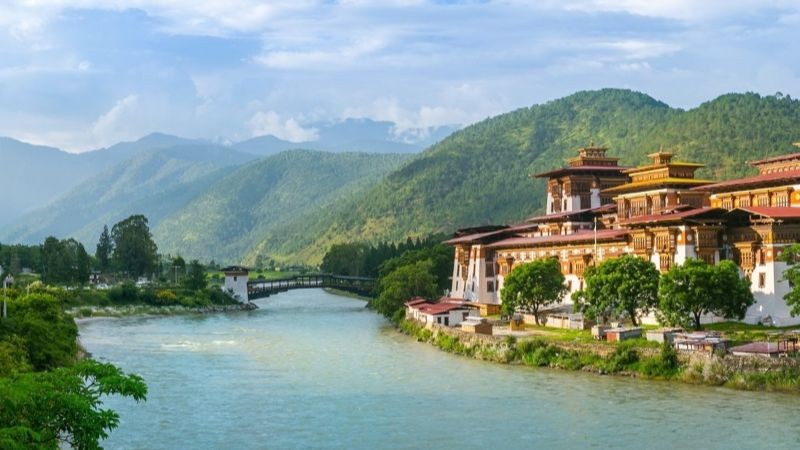 Bhutan giảm thuế du lịch cho khách lưu trú dài ngày