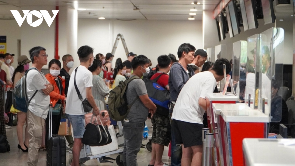 TP. HCM: Sân bay Tân Sơn Nhất dự kiến đón 24 triệu lượt khách trong cao điểm hè