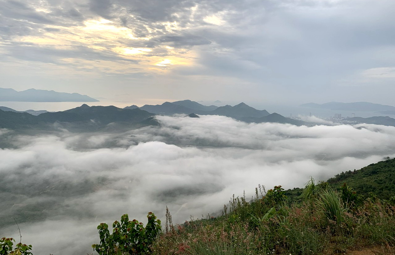 Khánh Hòa: Săn mây trên đỉnh Hòn Én