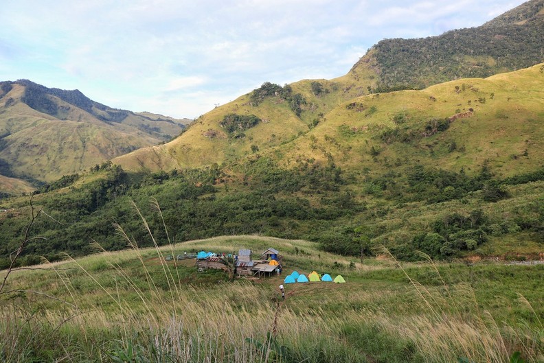 Crossing the stream to admire the Ta Giang grassland (Khanh Hoa)