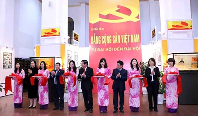 Ouverture de l’exposition "Le Parti communiste du Viet Nam – de congrès en congrès"