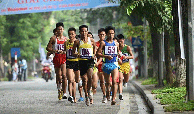 Plus de 1.300 participants à la course du journal Ha Noi Moi