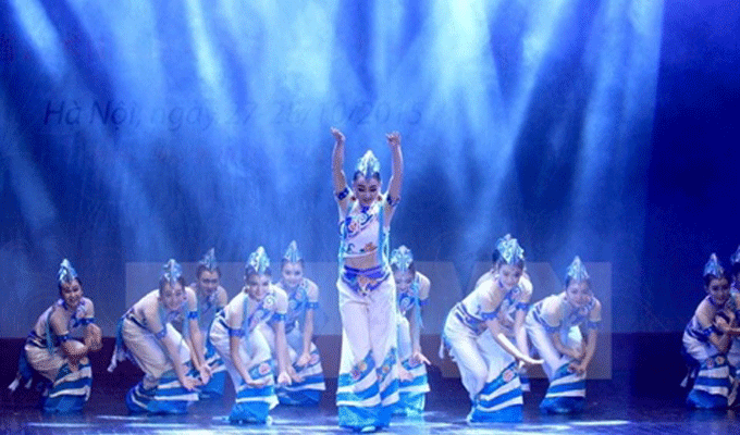 Chine-Viet Nam: une troupe artistique du Yunnan en spectacle à Ha Noi