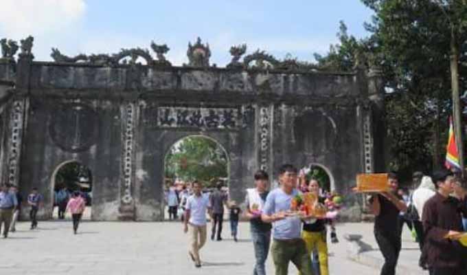 Têt: de nombreux touristes à Ca Mau et à Hai Duong