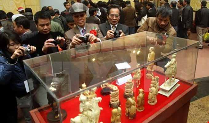 Exposition et vente aux enchères d’un millier d’objets antiques à Nam Dinh