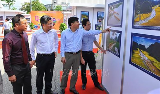 L’ouverture de l’exposition photographique "A travers des régions patrimoniales" à Ninh Binh