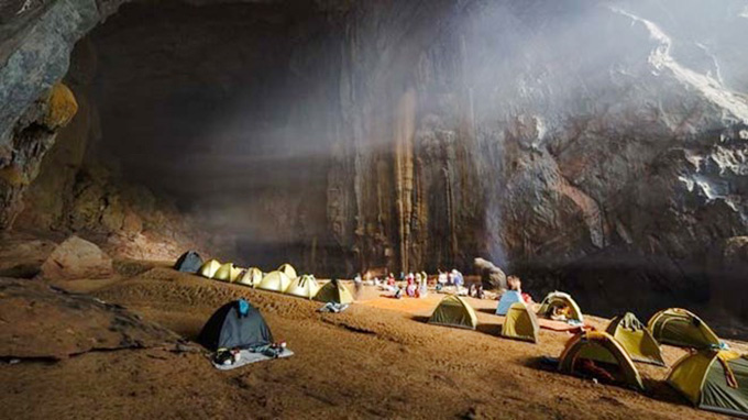La grotte de Son Doong parmi les campings les plus impressionnants du monde