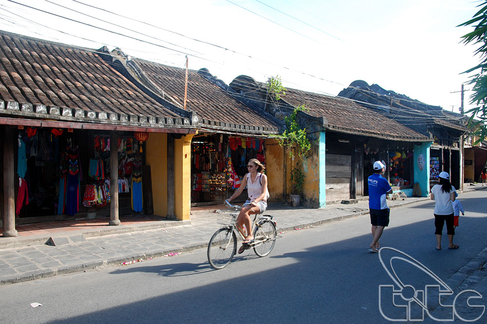Ancient Hoi An city opens more streets for pedestrians