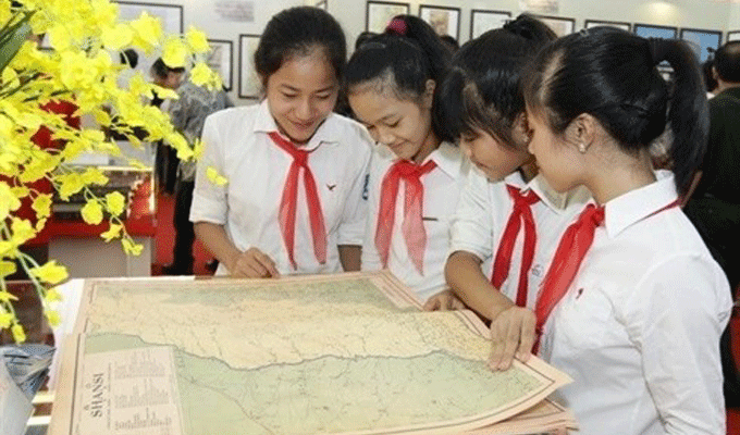 Une exposition sur la mer et les îles vietnamiennes à Quang Ngai 