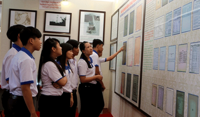 Exposition de photos et d’archives sur Hoàng Sa et Truong Sa à Son La