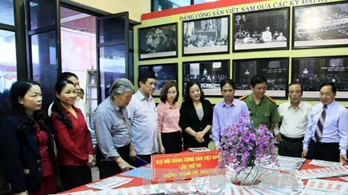 Exposition «Le PCV et l’AN vietnamienne: les étapes historiques»