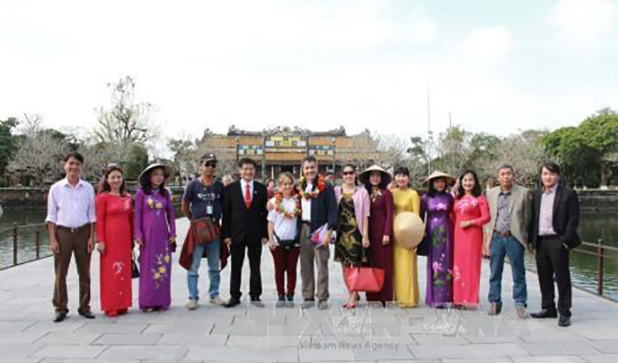 Thua Thien-Hue et Lam Dong attirent des centaines de milliers touristes pendant le Têt traditionnel 