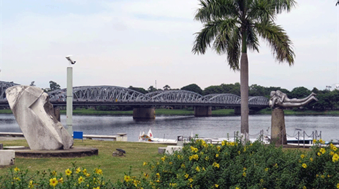 Mise en œuvre du projet de planification des deux rives du fleuve Huong