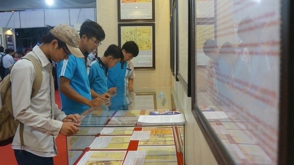 Exposition «Hoàng Sa, Truong Sa du Viet Nam - les preuves historiques et juridiques» à Vinh Long