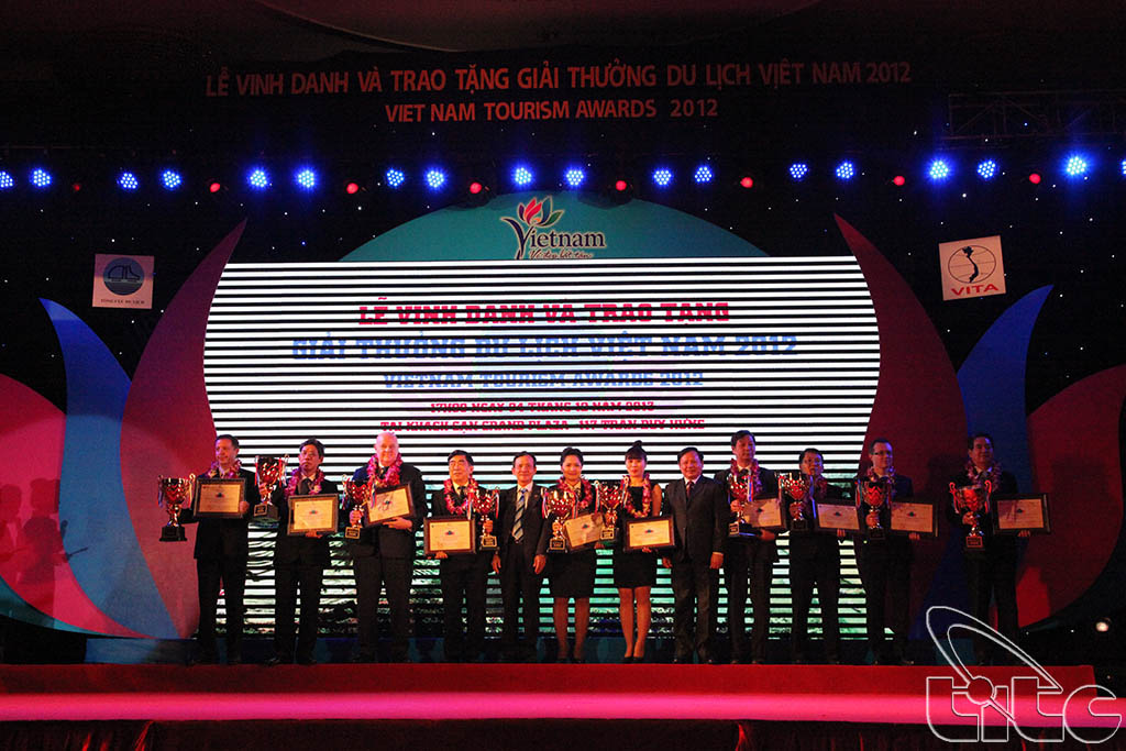 Lễ vinh danh và trao tặng Giải thưởng Du lịch Việt Nam 2012