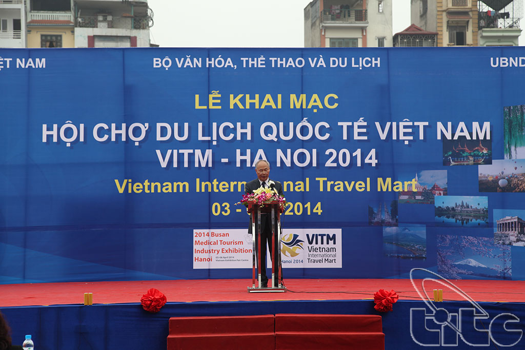 Ông Vũ Thế Bình, Phó Chủ tịch Hiệp hội Du lịch Việt Nam, Trưởng ban tổ chức VITM Hà Nội phát biểu tại buổi Lễ Khai mạc Hội chợ Du lịch Quốc tế Việt Nam - VITM Hà Nội 2014