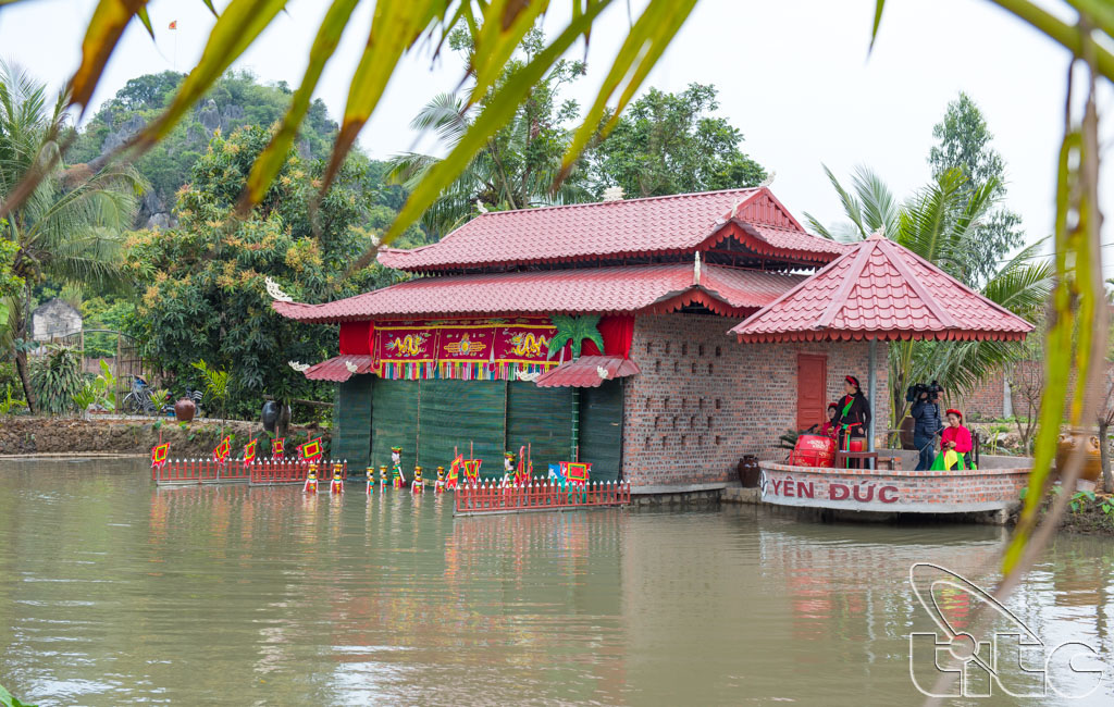 Sân khấu biểu diễn rối nước ở làng du lịch cộng đồng Yên Đức - Đông Triều - Quảng Ninh
