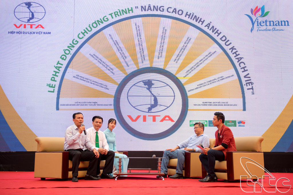 Ông Ngô Hoài Chung - Phó TCT Tổng cục Du lịch phát biểu tại lễ phát động chiến dịch nâng cao hình ảnh du khách Việt