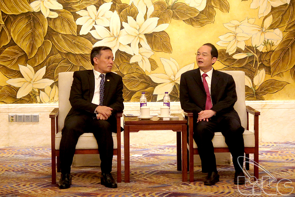 Phó Tổng cục trưởng Ngô Hoài Chung gặp gỡ và chào xã giao ông Tô Khánh Từ - Phó Cục trưởng Cục Du lịch Phúc Kiến