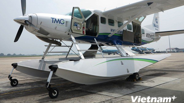 Fly from Ha Noi to Ha Long bay in 30 minutes