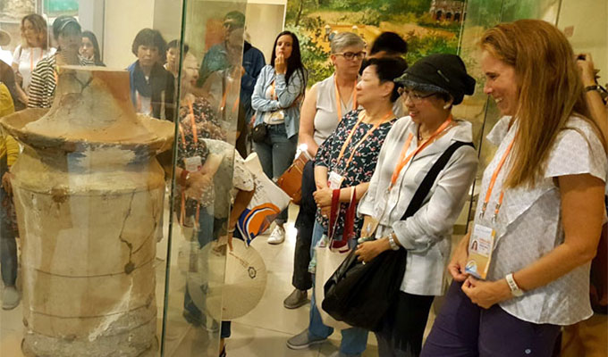 Spouses of ABAC delegates visit Da Nang Museum