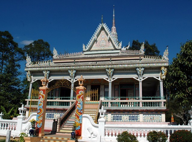 À Soc Trang, visitez une pagode originale en grès