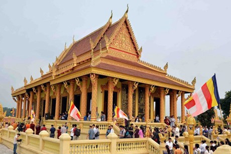 Ha Noi celebrates Theravada Buddhists’ robe-offering festival