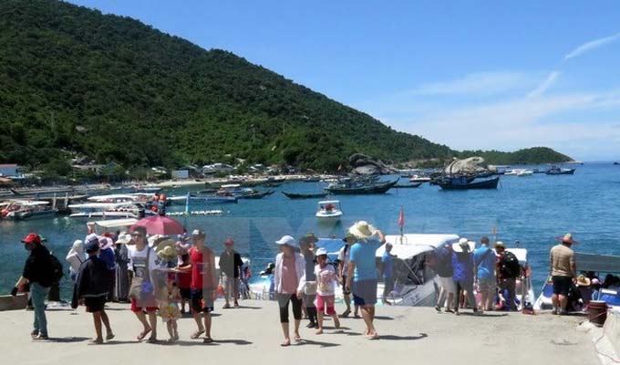 河内市夏天去海边沙滩旅游的游客量呈井喷式增长