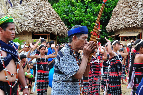 Quang Nam: les minorités ethniques bénéficient du tourisme communautaire 