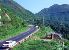 Cycling over the Hai Van mountain pass