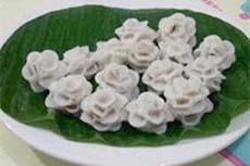 Hoi Anâ€™s White Rose cake