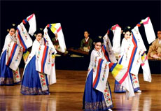 Traditional Korean arts on Vietnamese stages 