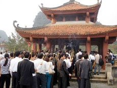 Vietnamese businesspeople with Thang Long-Hanoi