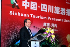 Vietnam, China sign MoU on tourism 