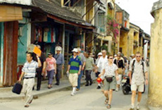 More ASEAN tourists interested in Vietnam 