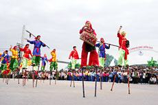 Fireworks to be set off in Halong and Nha Trang festivals 