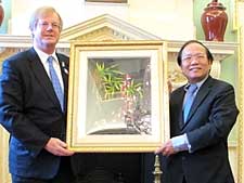 Minister introduces Vietnam's potential in London 
