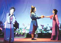 National Professional Cai Luong Festival features 22 stage troupes 
