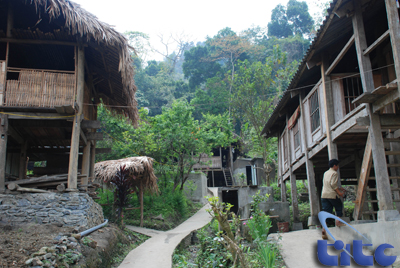 Traditional culture identity, basis to develop community-based tourism in Lan Village