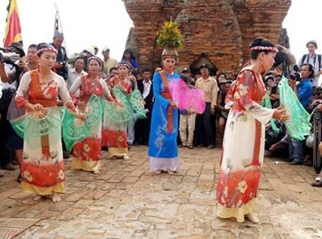 Cham cultural festival in Ninh Thuan 
