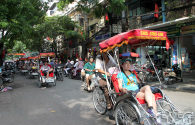 Hanoi remains attractive to overseas tourists 