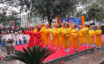 Culture and tourism week in Van Phuc silk village opens 