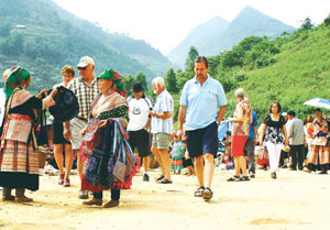 Promoting community-based tourism in Hoa Binh