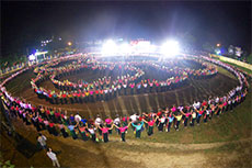  Vietnam's largest Xoe dance performed in Yen Bai