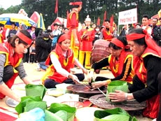 Phu Tho holds first traditional cake making contest 