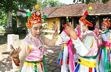 La danse chantée Bài Bông du village de Phu Nhiêu