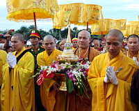 Des reliques de Bouddha aux pagodes Quan Su et Bai Dinh